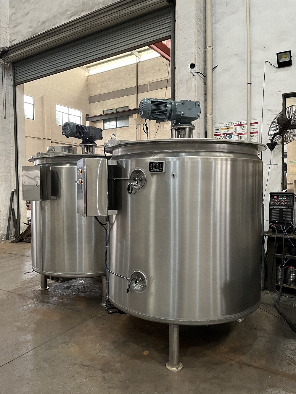 Latest company blogs about How to Select a Chocolate Holding Tank – Key Criteria for Temperature Stability and Production Efficiency