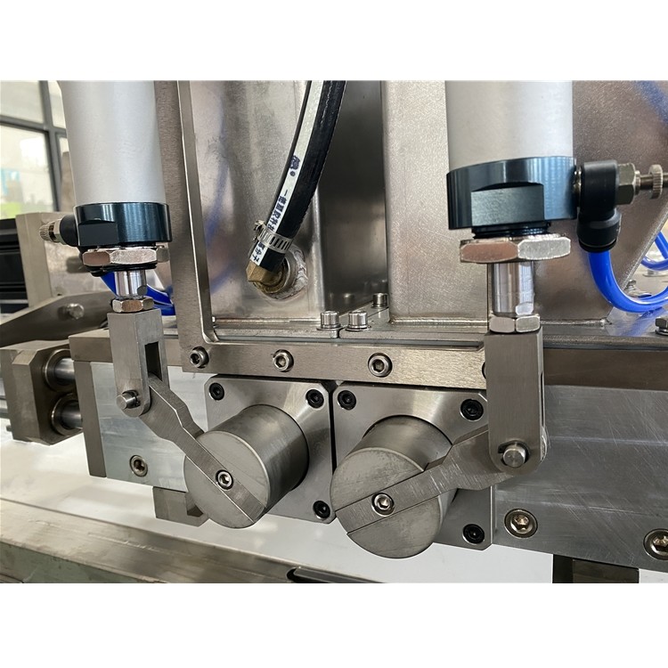 100kg/H Pneumatic Depositor Chocolate Moulding Machine